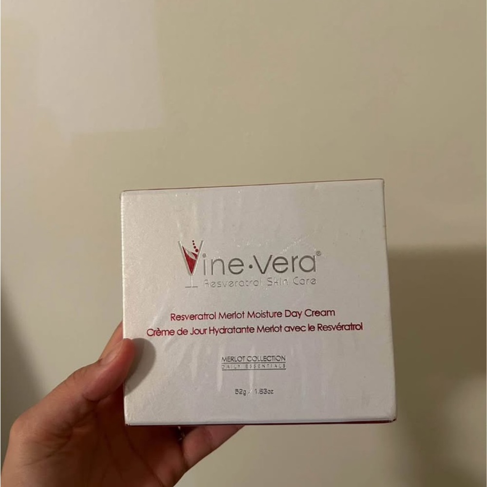 Resveratrol Merlot Moisture Day Cream - White
